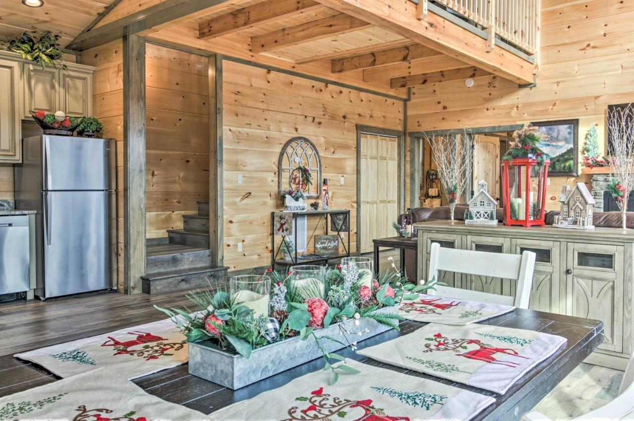 Вилла Smoky Mountain Hideaway With Hot Tub, Deck And Views! Гатлинбург Экстерьер фото