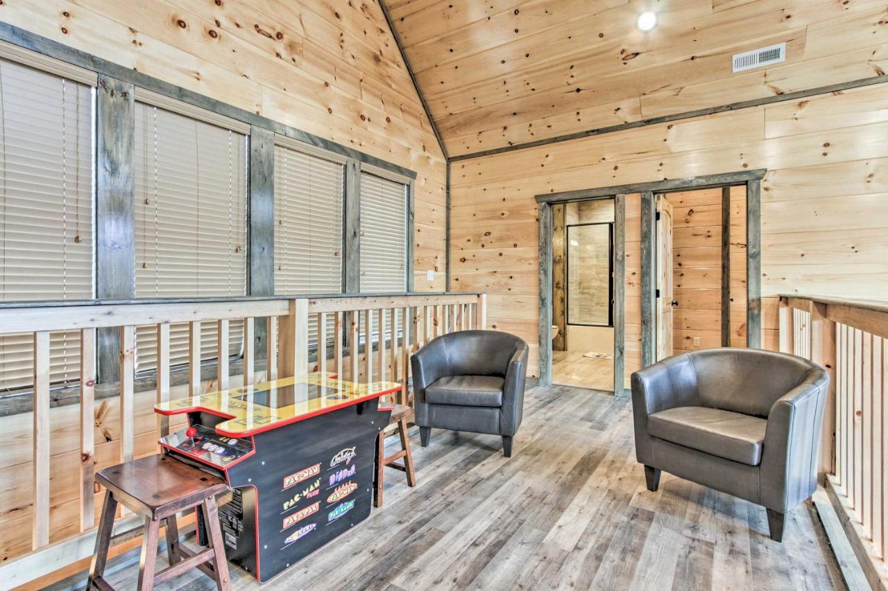 Вилла Smoky Mountain Hideaway With Hot Tub, Deck And Views! Гатлинбург Экстерьер фото