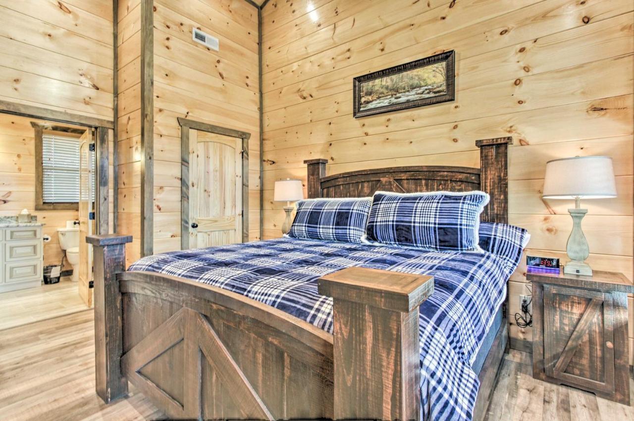 Вилла Smoky Mountain Hideaway With Hot Tub, Deck And Views! Гатлинбург Экстерьер фото