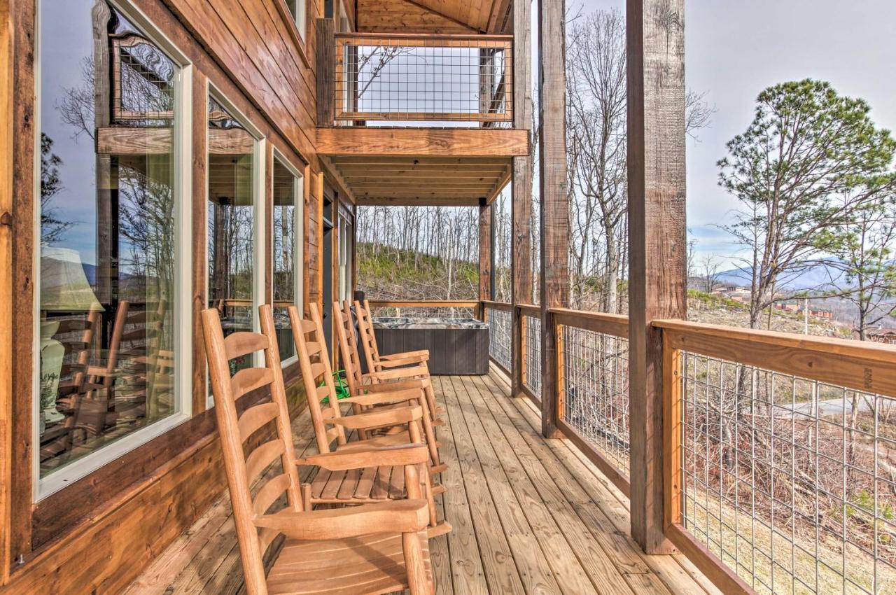 Вилла Smoky Mountain Hideaway With Hot Tub, Deck And Views! Гатлинбург Экстерьер фото