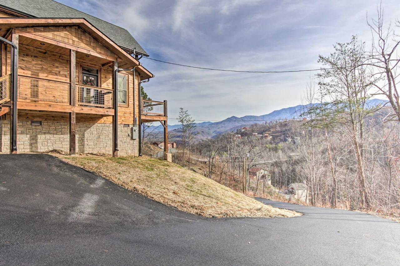 Вилла Smoky Mountain Hideaway With Hot Tub, Deck And Views! Гатлинбург Экстерьер фото