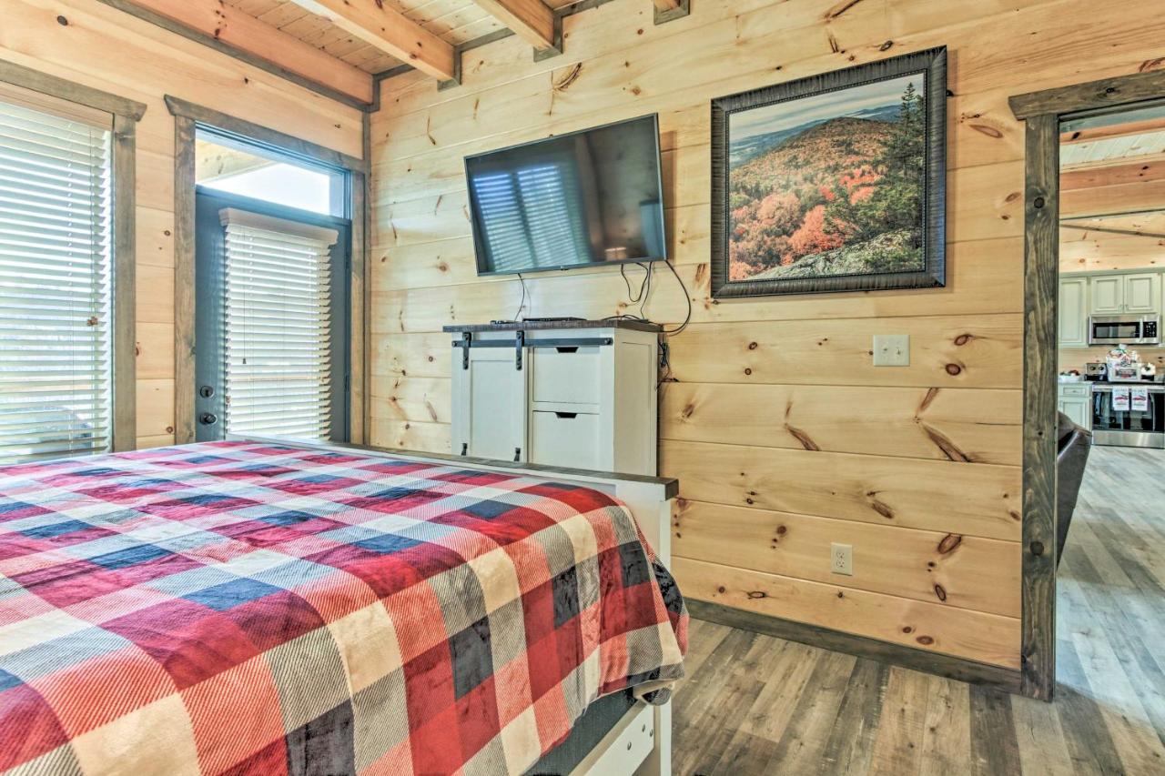 Вилла Smoky Mountain Hideaway With Hot Tub, Deck And Views! Гатлинбург Экстерьер фото